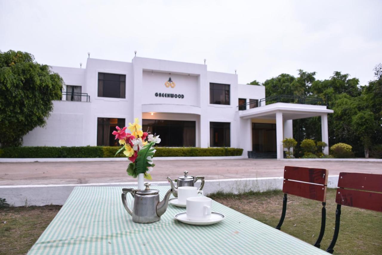 קג'ורהו Greenwood Hotel מראה חיצוני תמונה