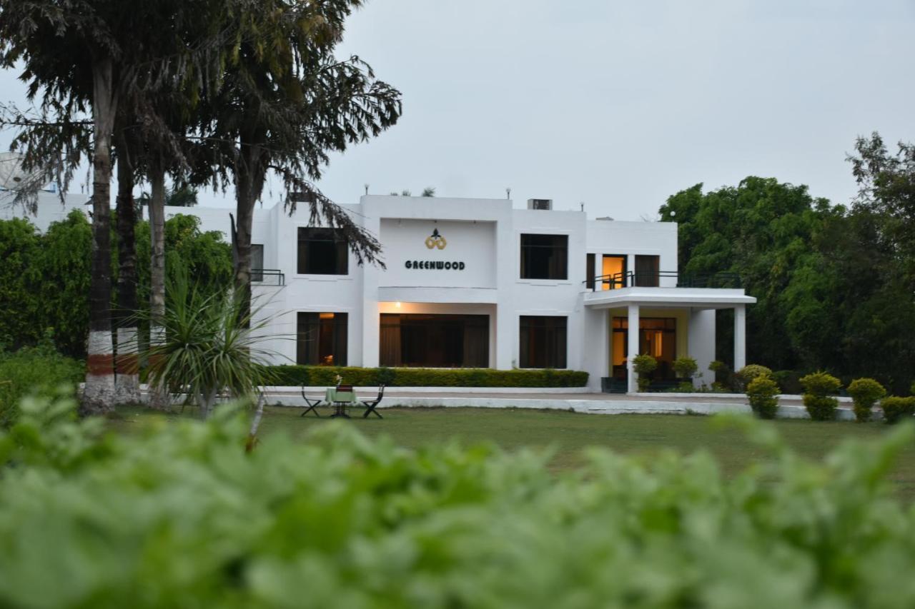קג'ורהו Greenwood Hotel מראה חיצוני תמונה
