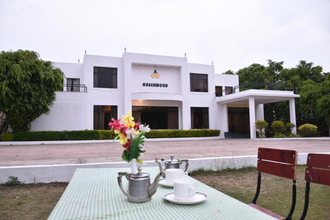 קג'ורהו Greenwood Hotel מראה חיצוני תמונה