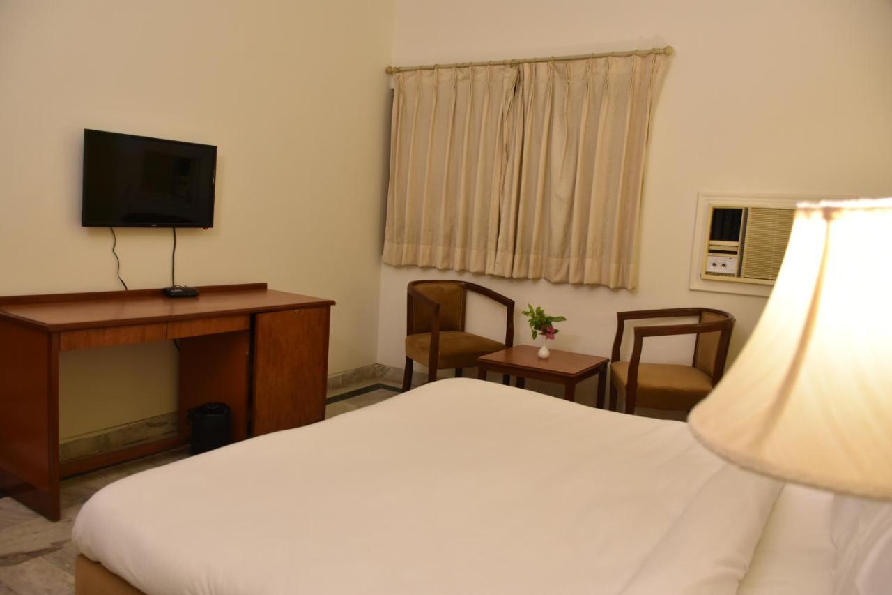 קג'ורהו Greenwood Hotel מראה חיצוני תמונה