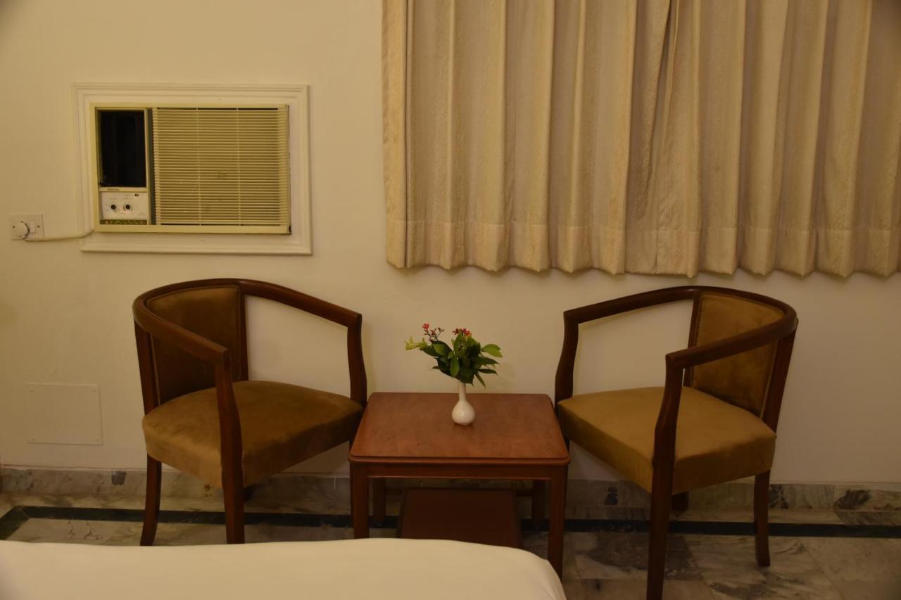 קג'ורהו Greenwood Hotel מראה חיצוני תמונה