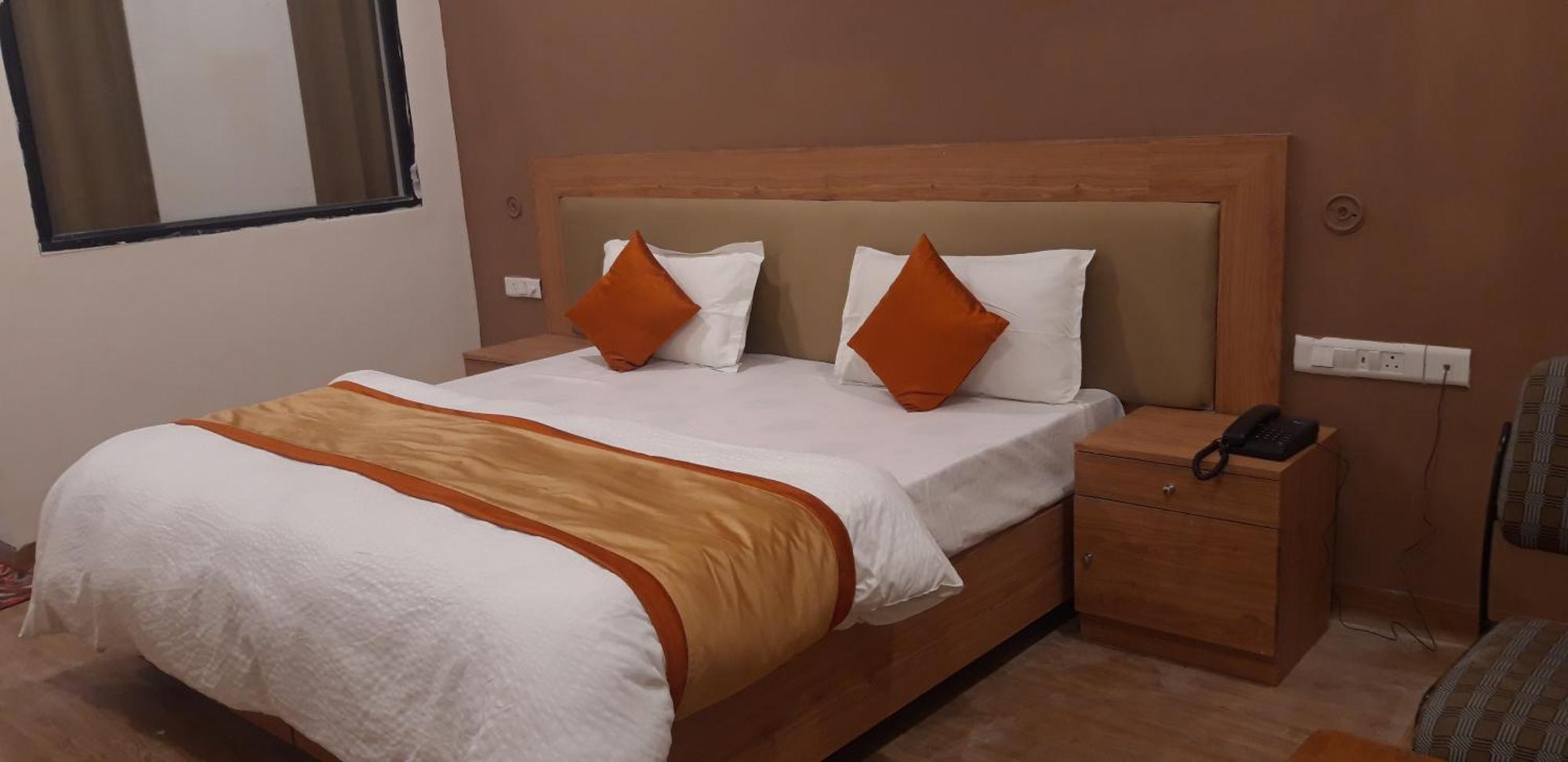קג'ורהו Greenwood Hotel מראה חיצוני תמונה