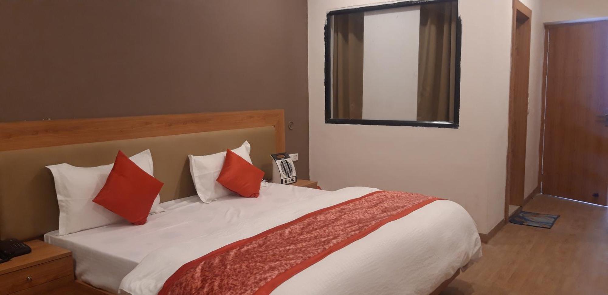 קג'ורהו Greenwood Hotel מראה חיצוני תמונה