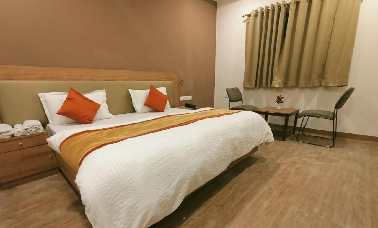 קג'ורהו Greenwood Hotel מראה חיצוני תמונה