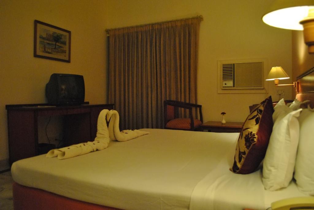 קג'ורהו Greenwood Hotel חדר תמונה